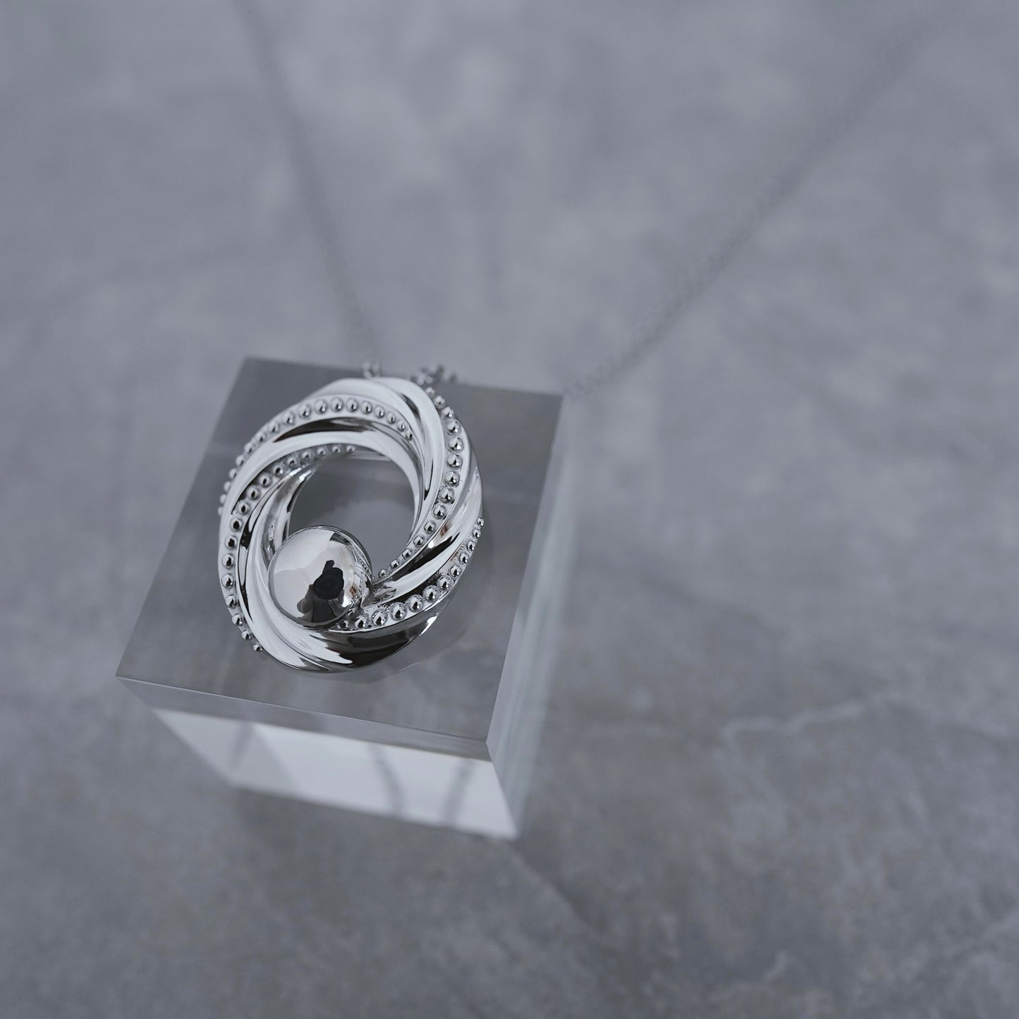 -Towa- 水の環 necklace & broach.