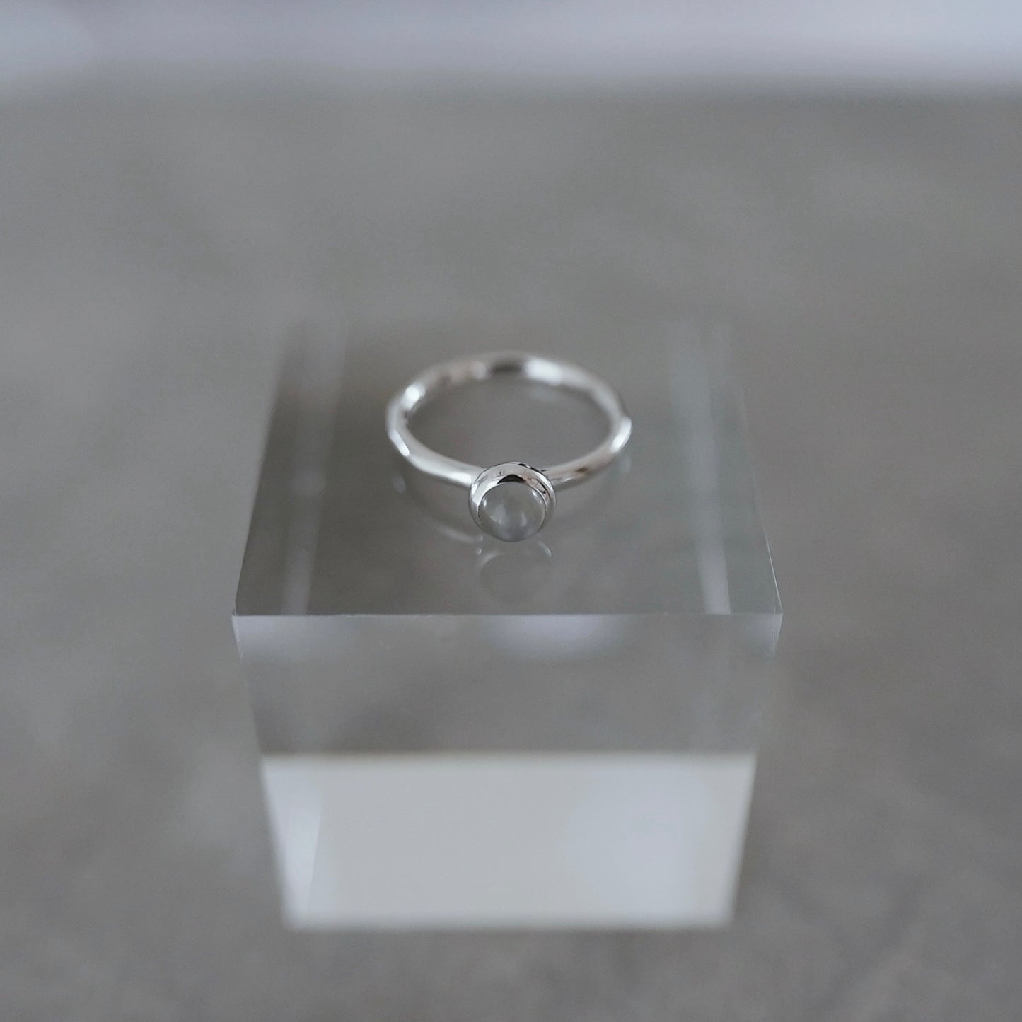 水滴一粒 stone ring./ Water droplets stone ring.【予約】ムーンストーン グレー