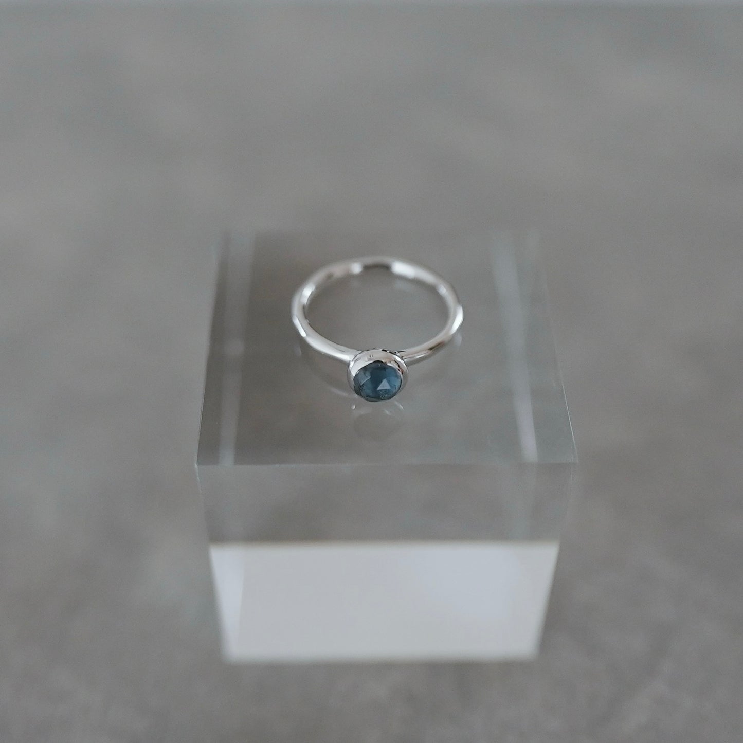 水滴一粒 stone ring./ Water droplets stone ring.【在庫有】カイヤナイト
