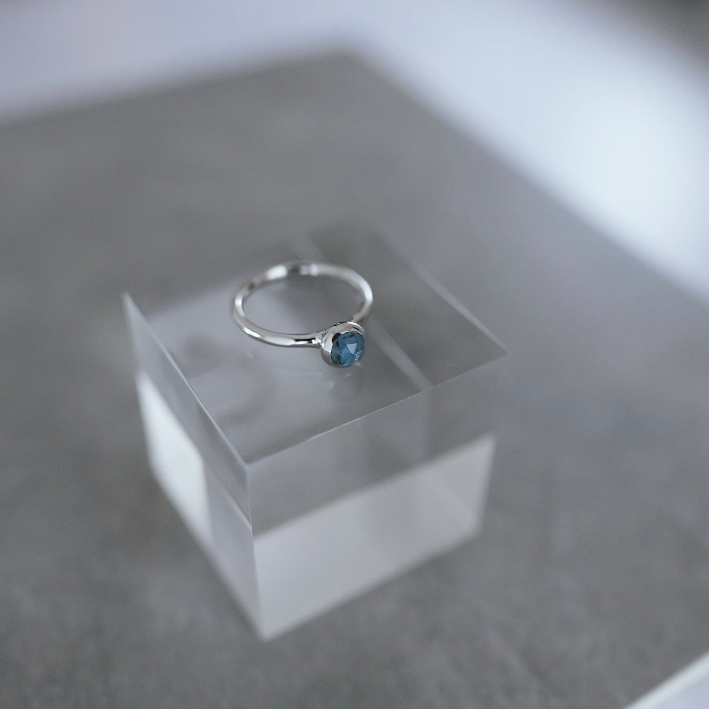 水滴一粒 stone ring./ Water droplets stone ring.【在庫有】カイヤナイト