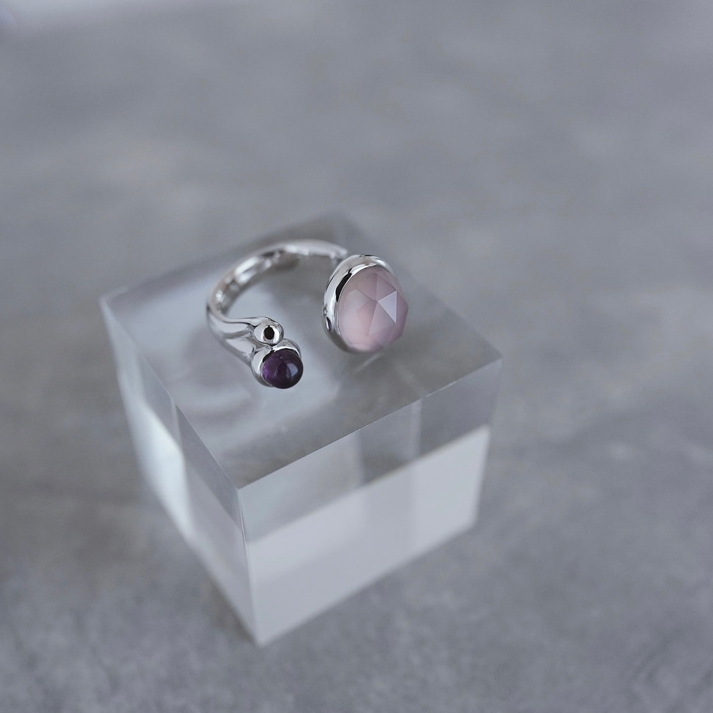 水滴stone ring./ Water droplets stone ring.【在庫有】カルセドニー アメジスト