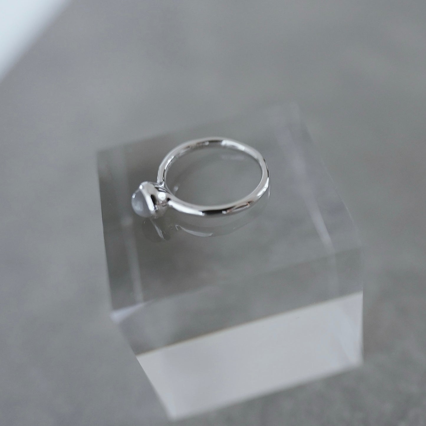 水滴一粒 stone ring.／ Water droplets stone ring.【予約】ムーンストーン グレー