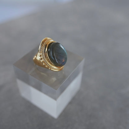 gold 月と太陽 Moon and sun labradorite ring.【予約】