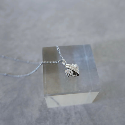 Enishi - a leaf-shaped knot