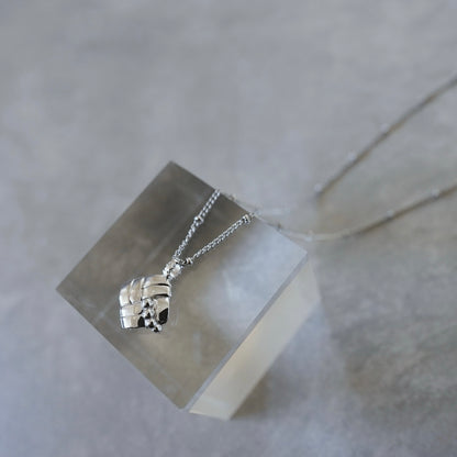 Enishi - a leaf-shaped knot