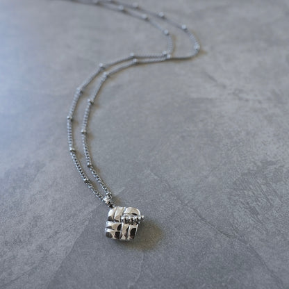 Enishi - a leaf-shaped knot