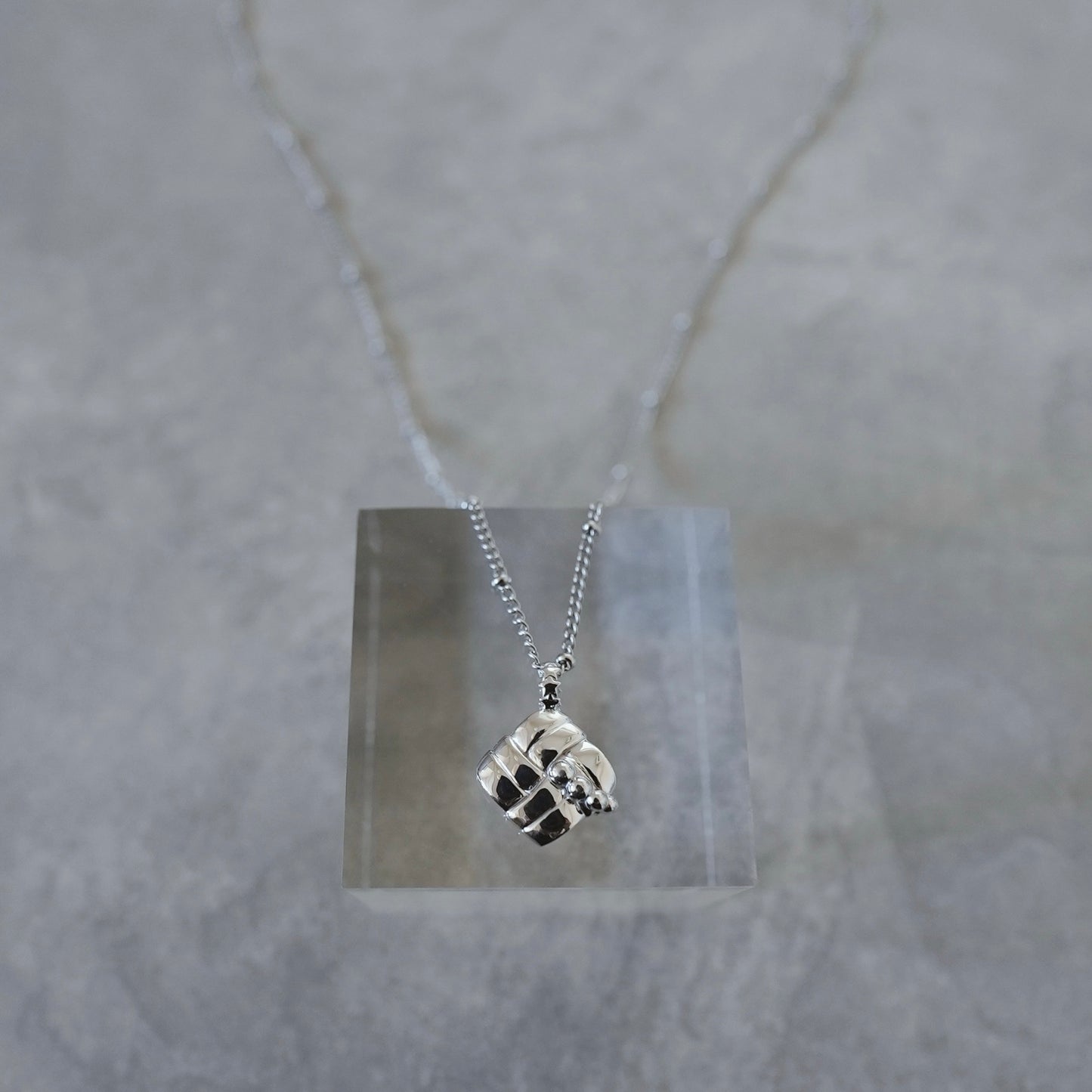 Enishi - a leaf-shaped knot