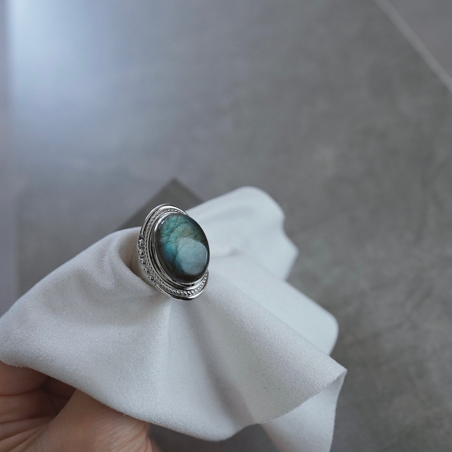 月と太陽 Moon and sun labradorite ring.【即発送】