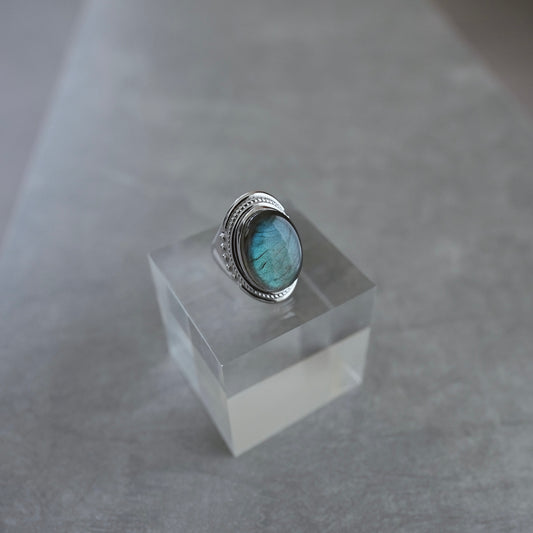 月と太陽 Moon and sun labradorite ring.【即発送】