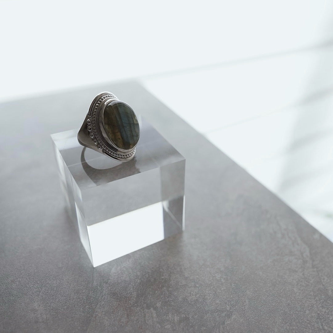 月と太陽 Moon and sun labradorite ring.【予約】